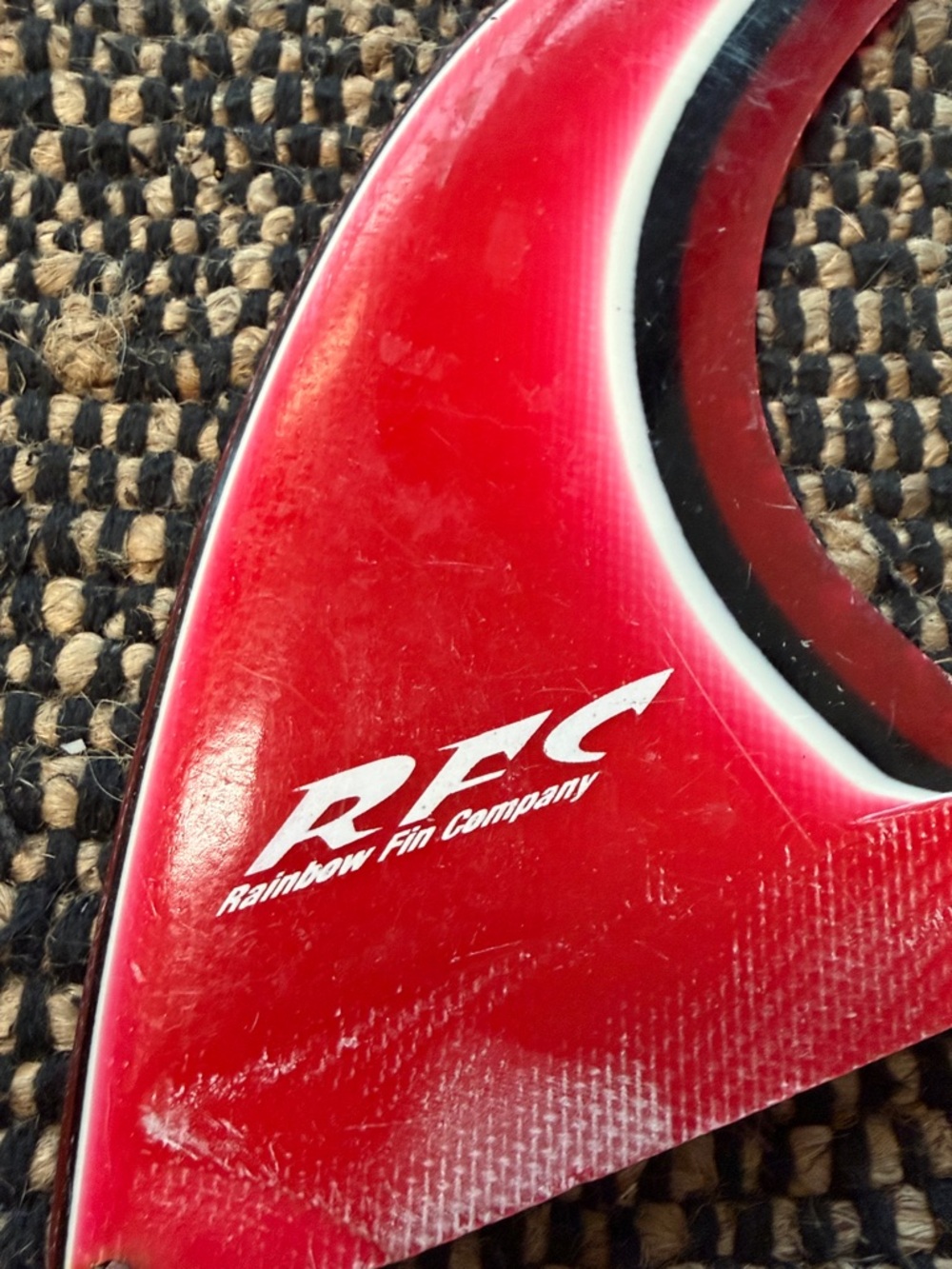 RRC Rainbow Fin Company Red Surfboard Center Fin 6 Inch - Picture 2 of 5